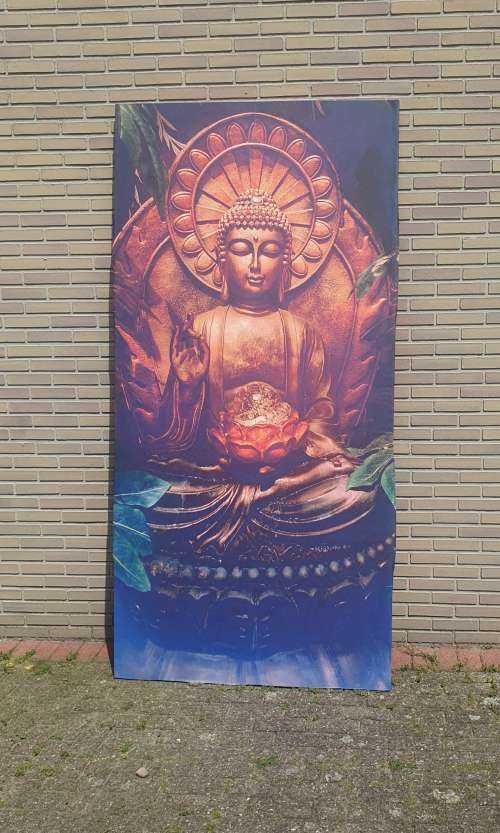 Bouddha avec des feuilles
