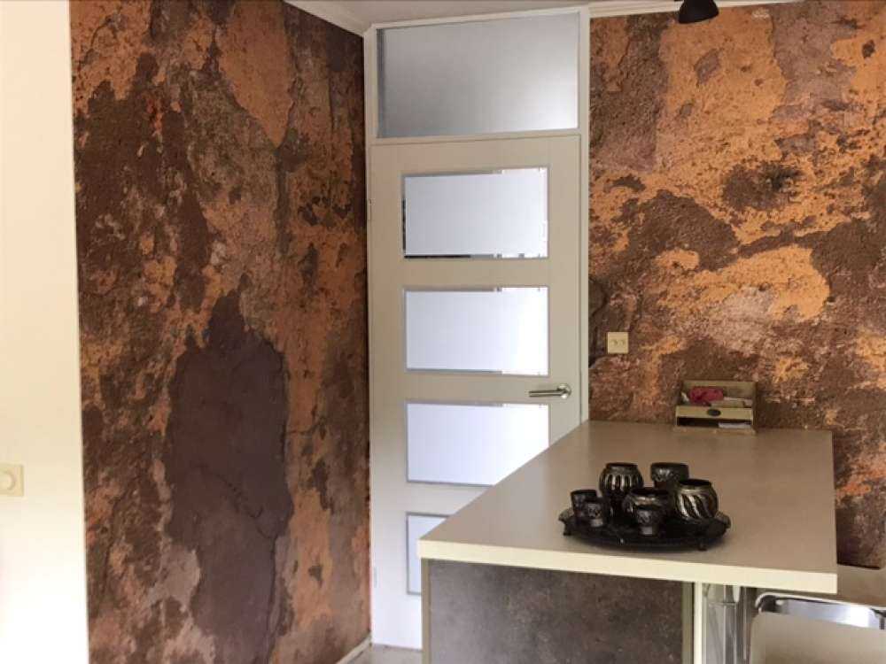 Ancien mur avec stuc jaune