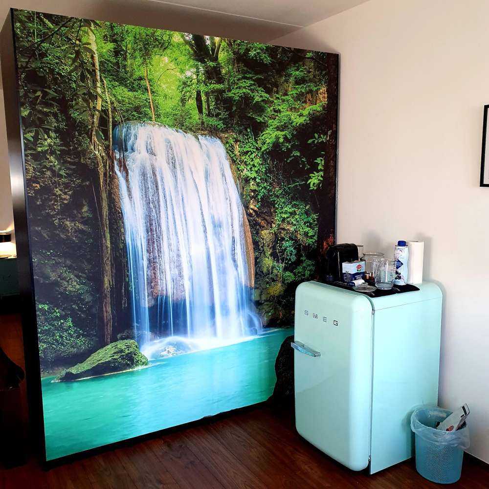Chute d'eau bleue