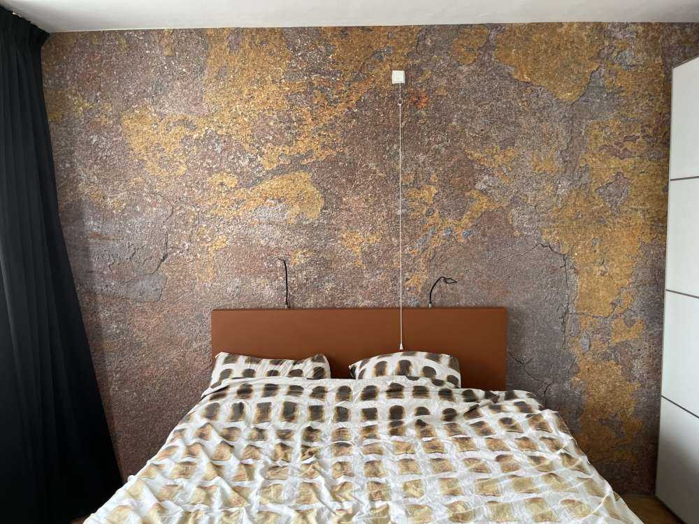 Ancien mur avec stuc jaune