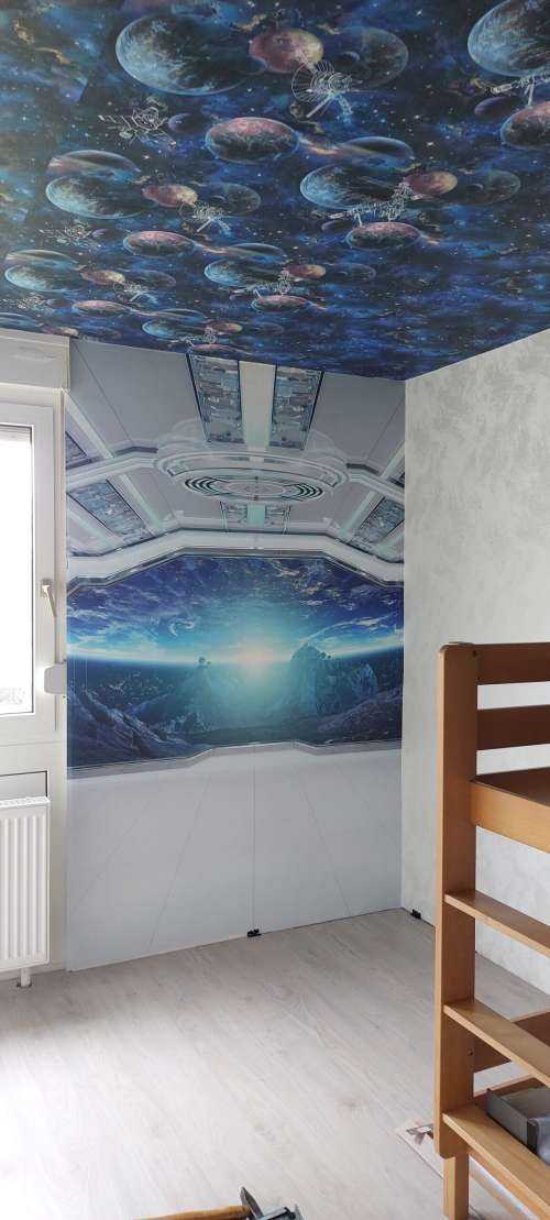 Vaisseau spatial avec vue sur une planète