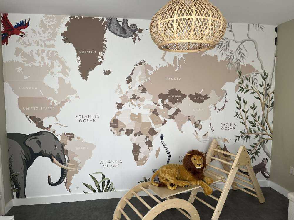 Carte du monde avec animaux de la jungle
