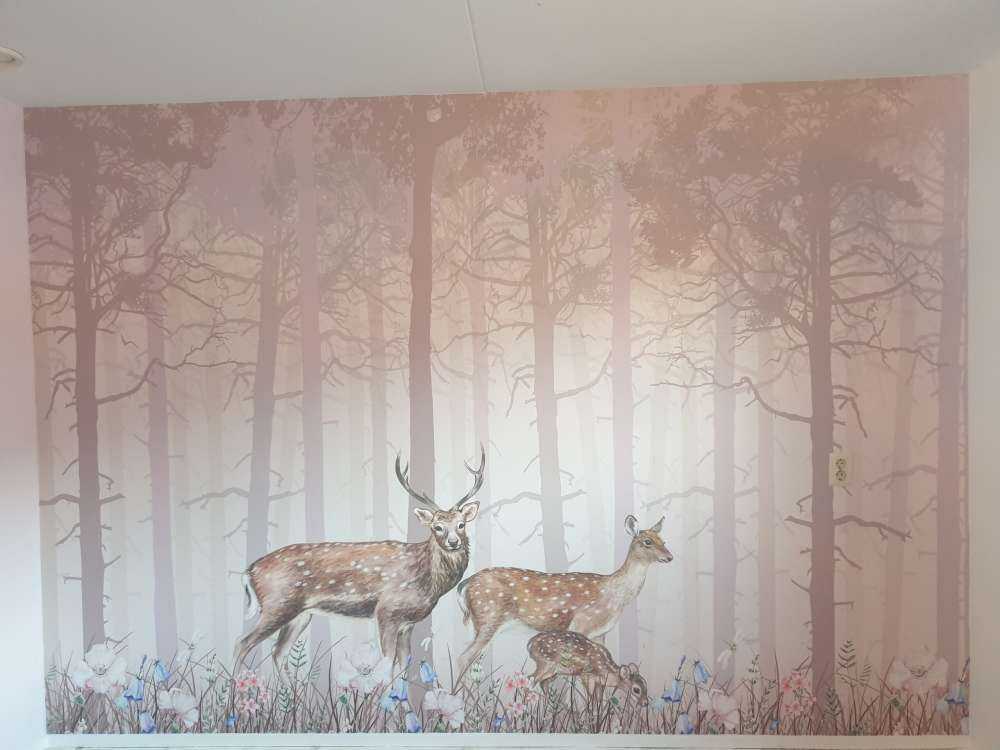Famille de cerfs, rose