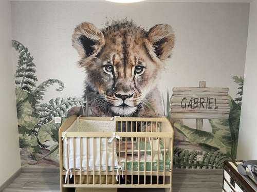 Bébé lion dans la jungle