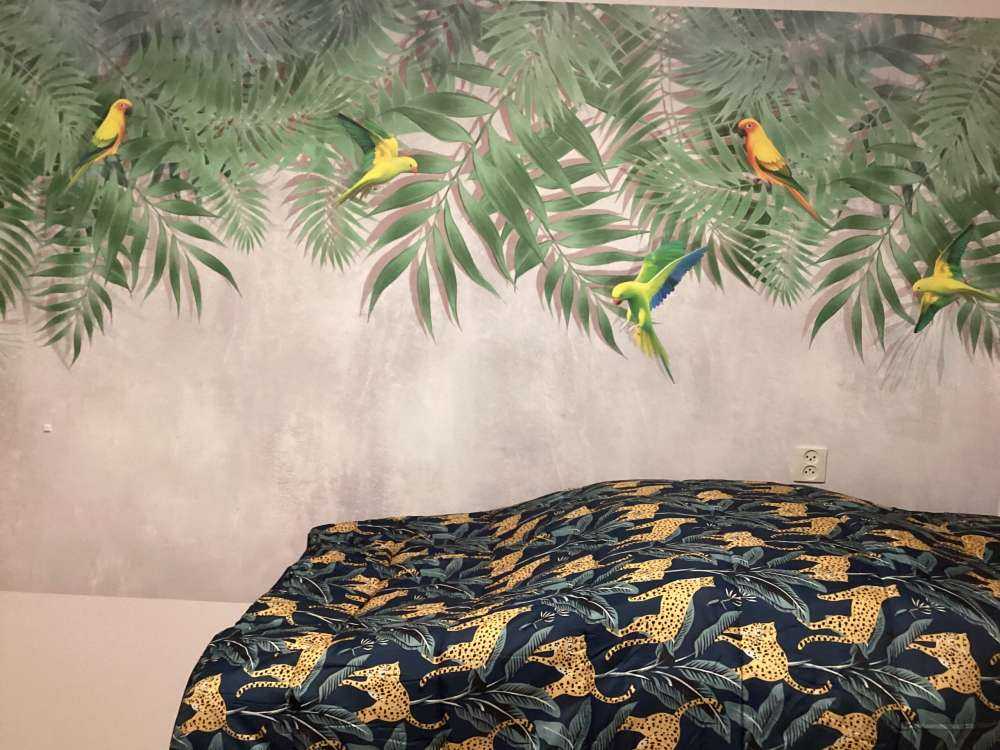 Feuilles tropicales et perruches