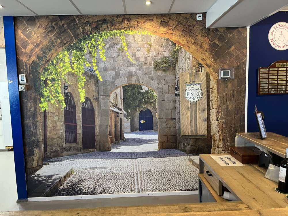 Terrasses dans une rue ancienne