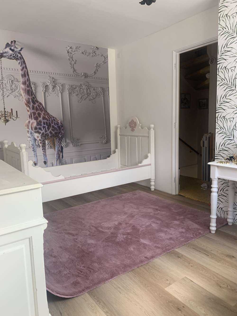 Girafe avec chandelier