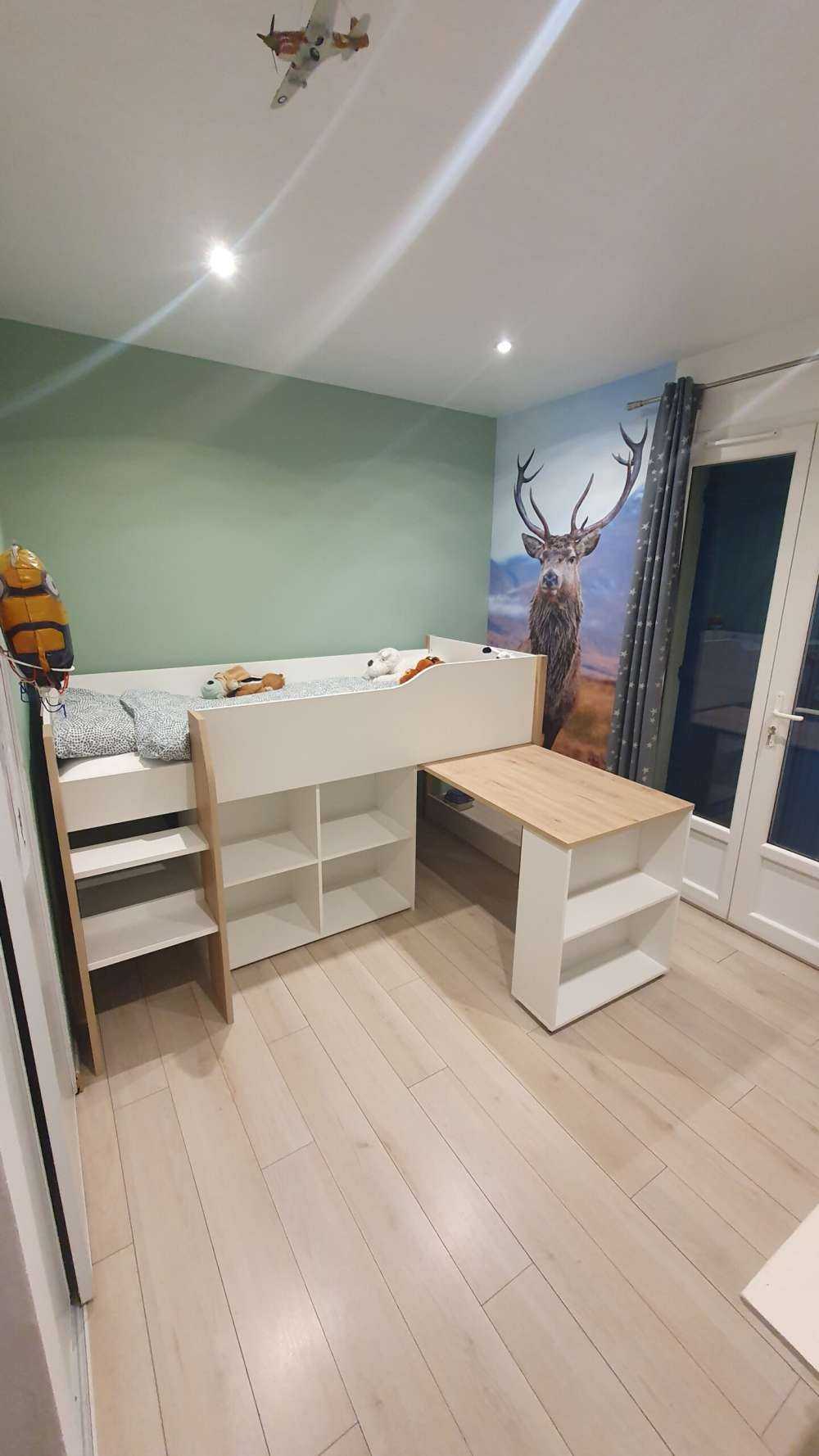 Cerf dans les montagnes