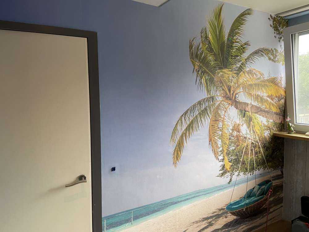 Plage tropicale avec balançoire