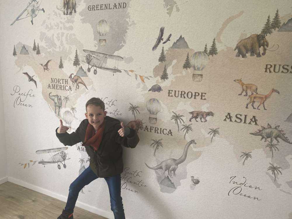 Carte du monde avec des dinosaures
