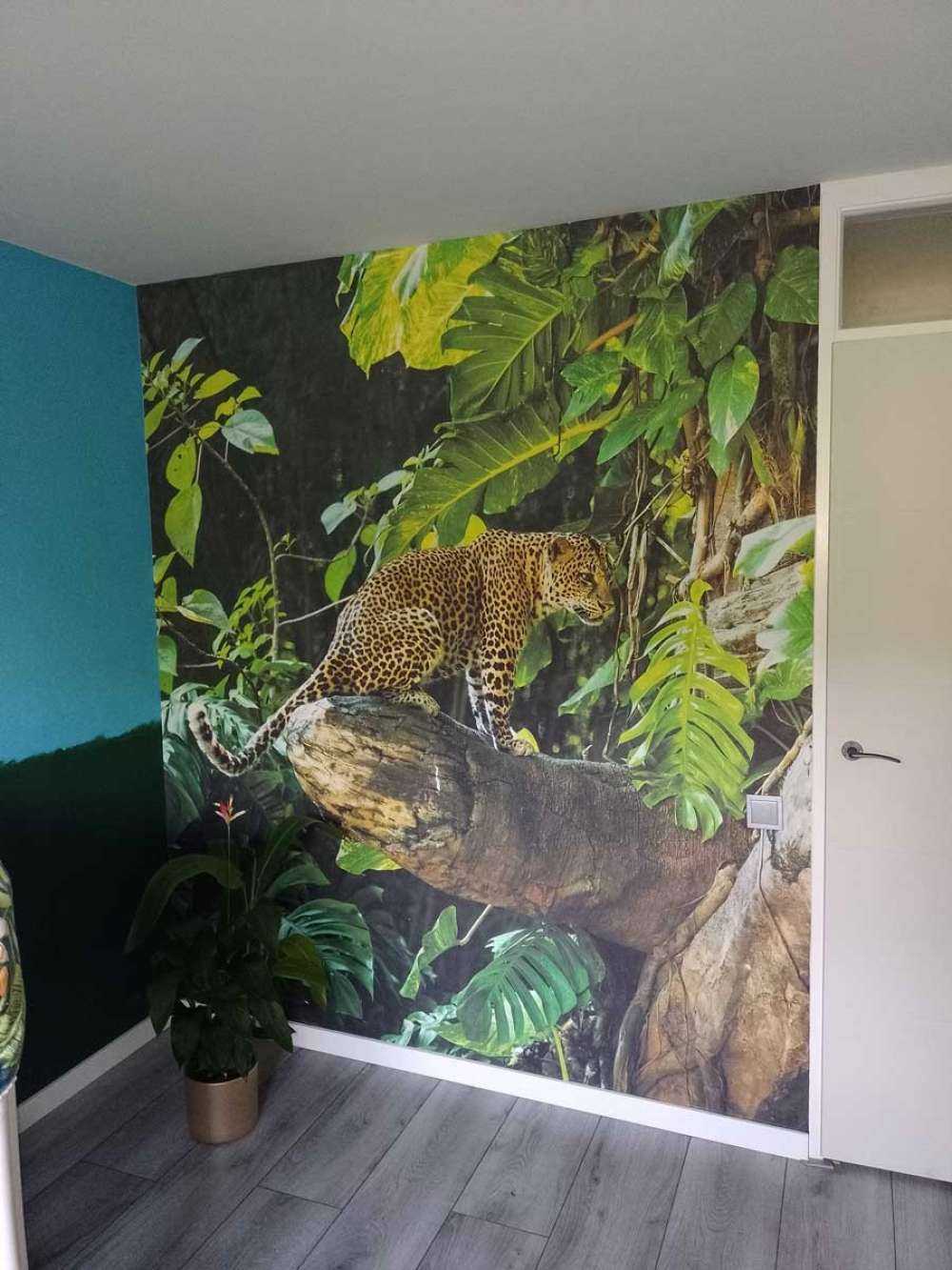 Léopard sur une branche