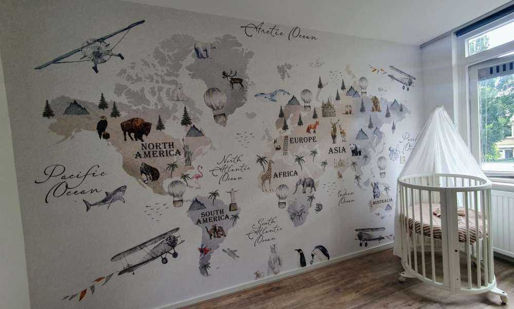 Carte du monde avec différents animaux