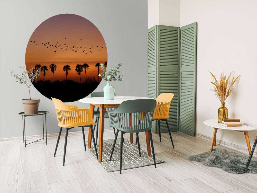 Palmiers avec groupe d'oiseaux