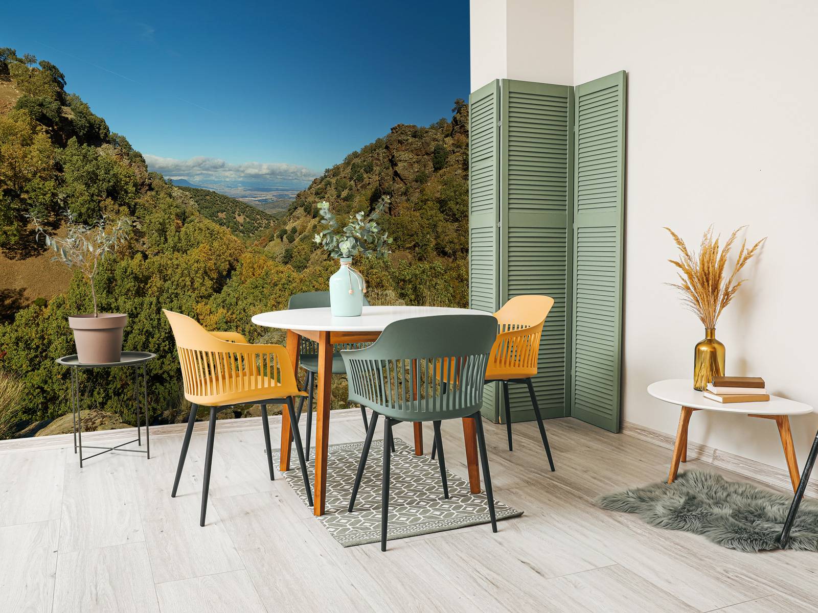 Regarder à travers le paysage de montagne