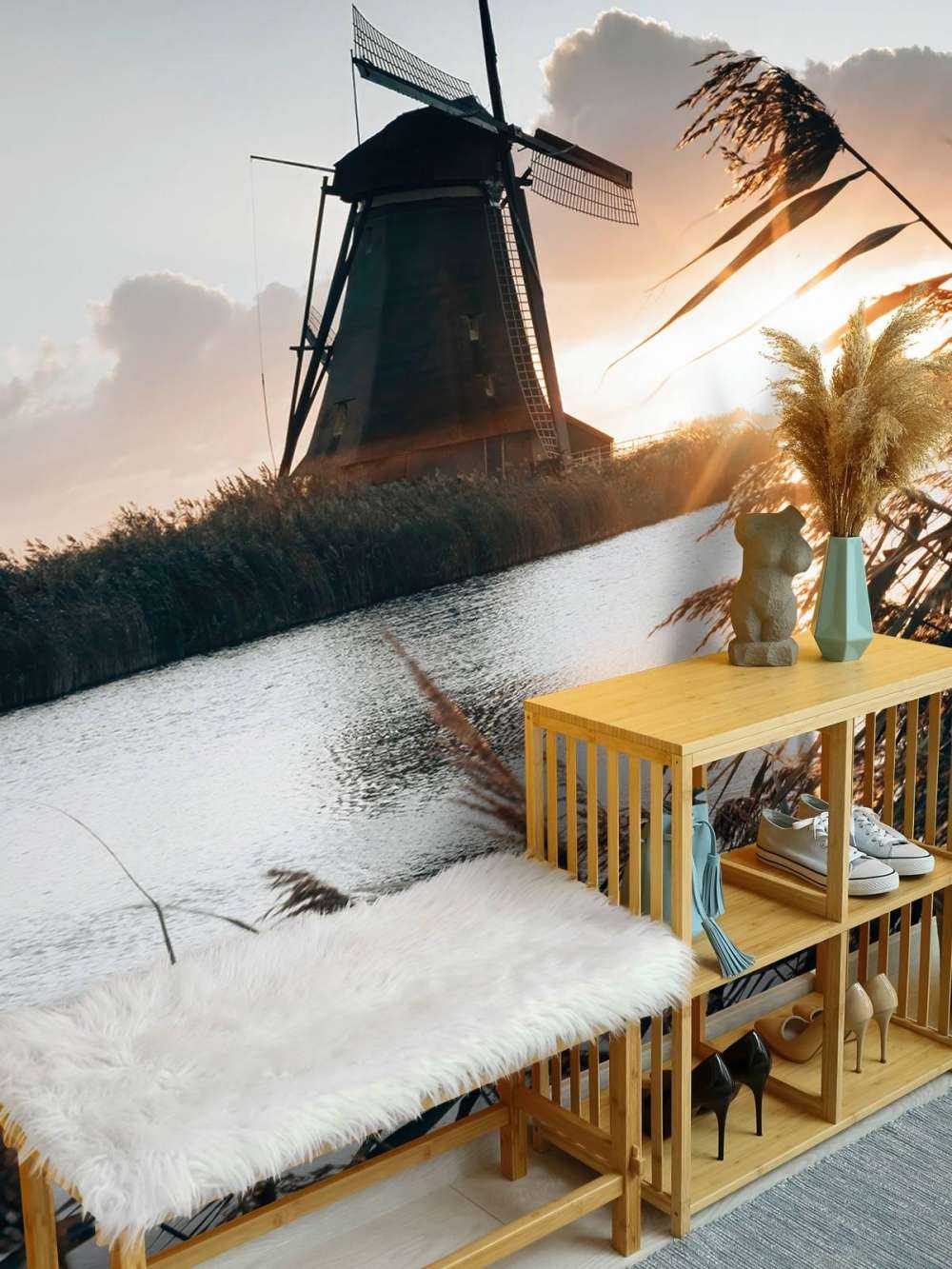 Moulin à vent au lever du soleil