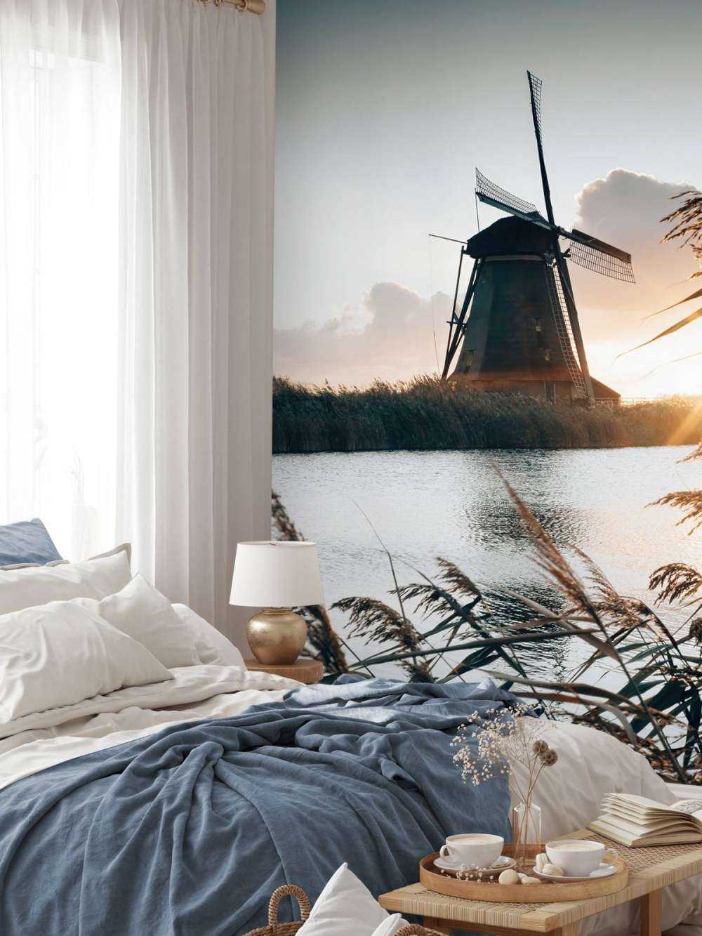 Moulin à vent au lever du soleil