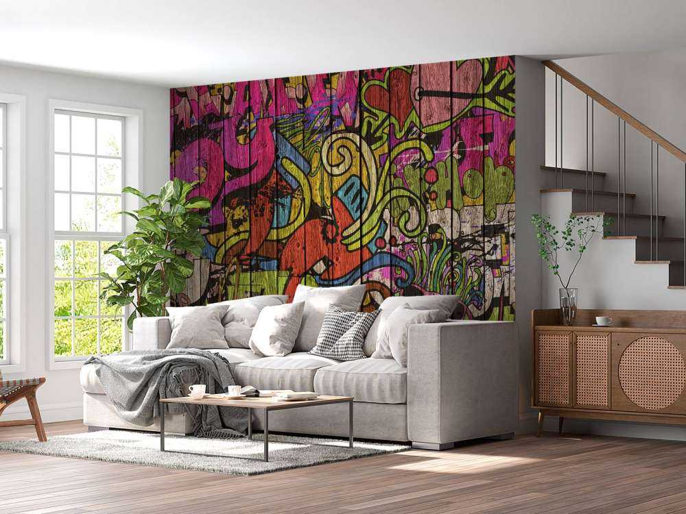 Graffitis de rue sur du vieux bois