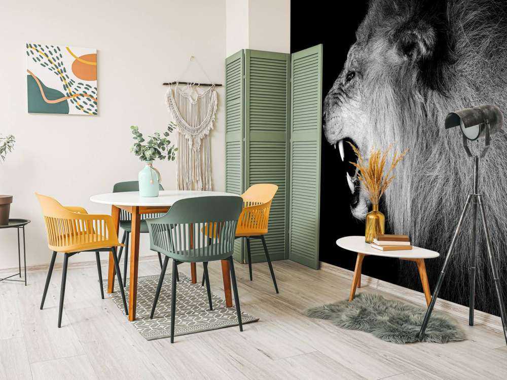 Lion rugissant noir