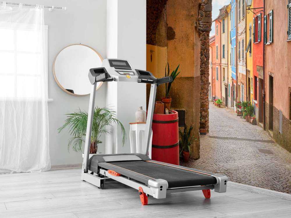 Rue italienne avec arc