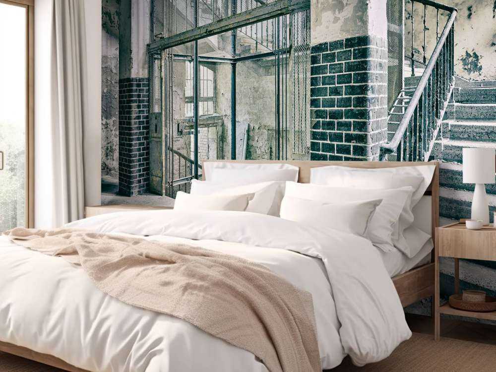 Ancien escalier et cage d'ascenseur