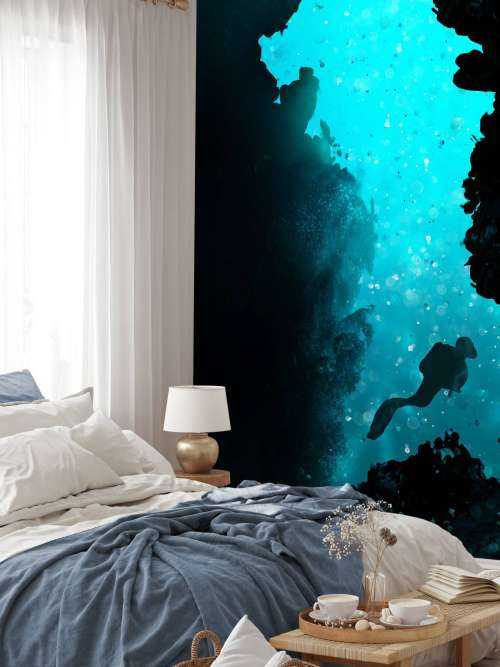 Plongeur sous-marin dans une grotte