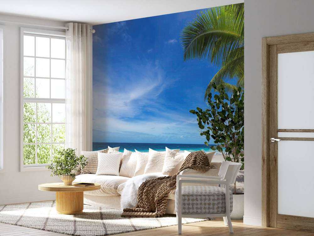 Plage tropicale avec palmier