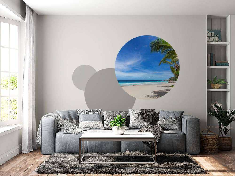 Plage tropicale avec palmier