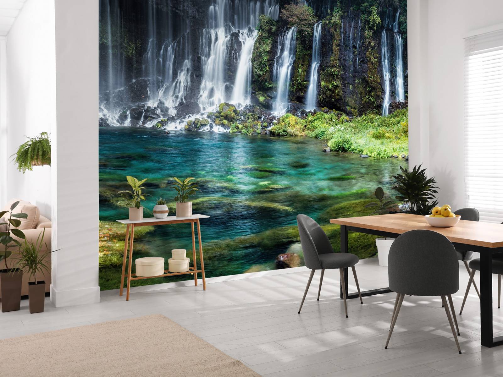 Panorama de cascade avec de l'eau bleue turquoise