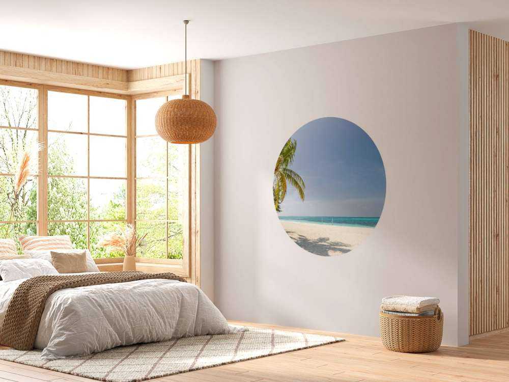 Plage tropicale avec balançoire