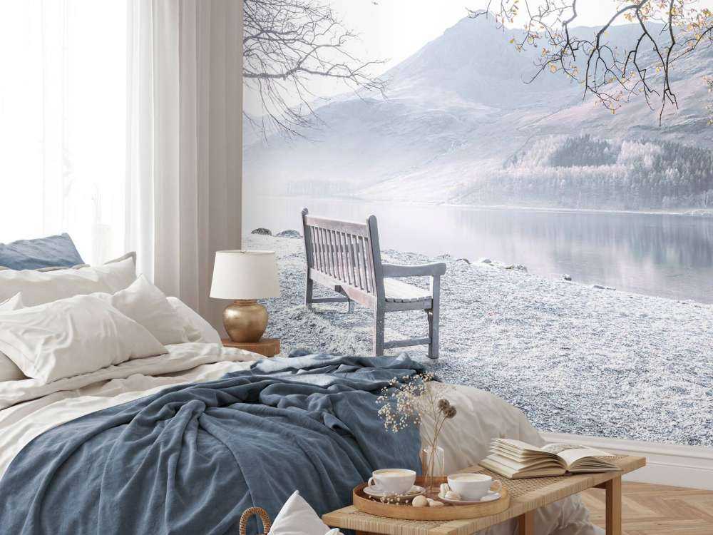 Banc au bord d'un lac apaisant