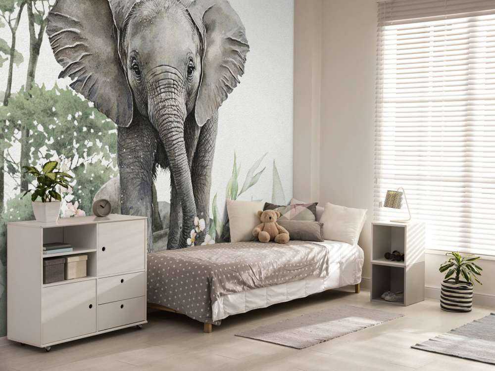 Bébé éléphant dans la jungle
