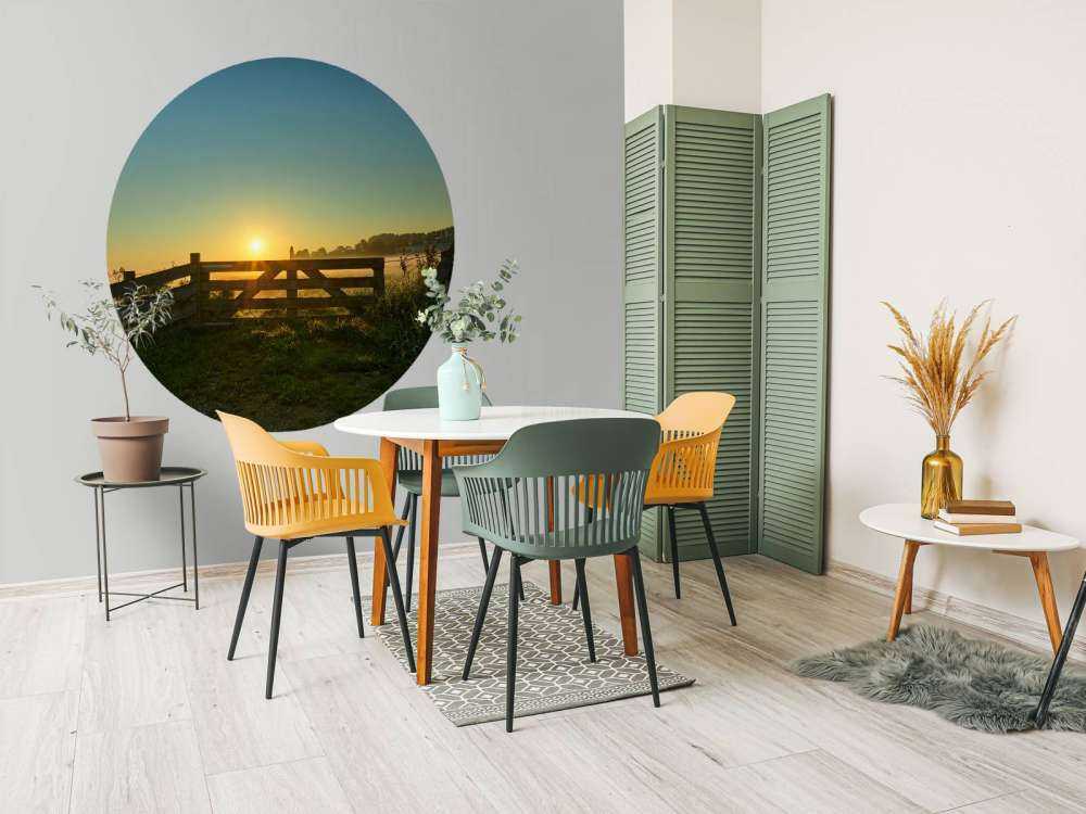 Clôture au lever du soleil