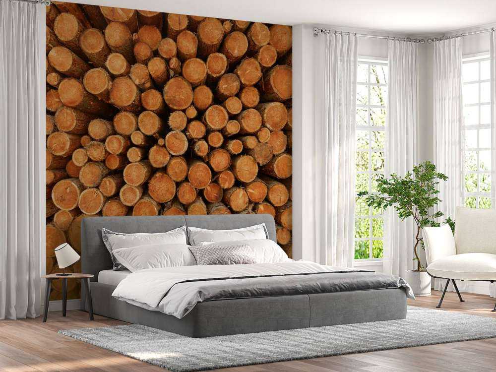 Pile de troncs d'arbres sombres