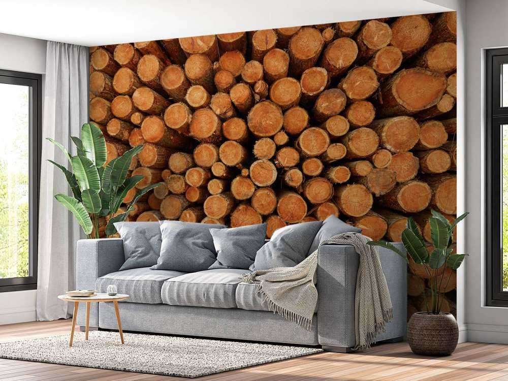 Pile de troncs d'arbres sombres