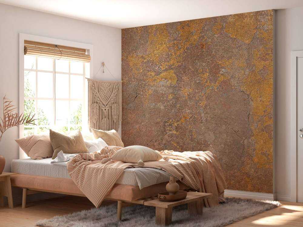 Ancien mur avec stuc jaune