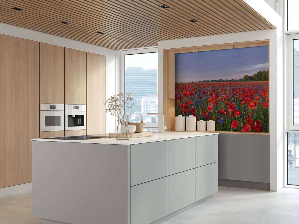 Fleurs bleues et coquelicots rouges