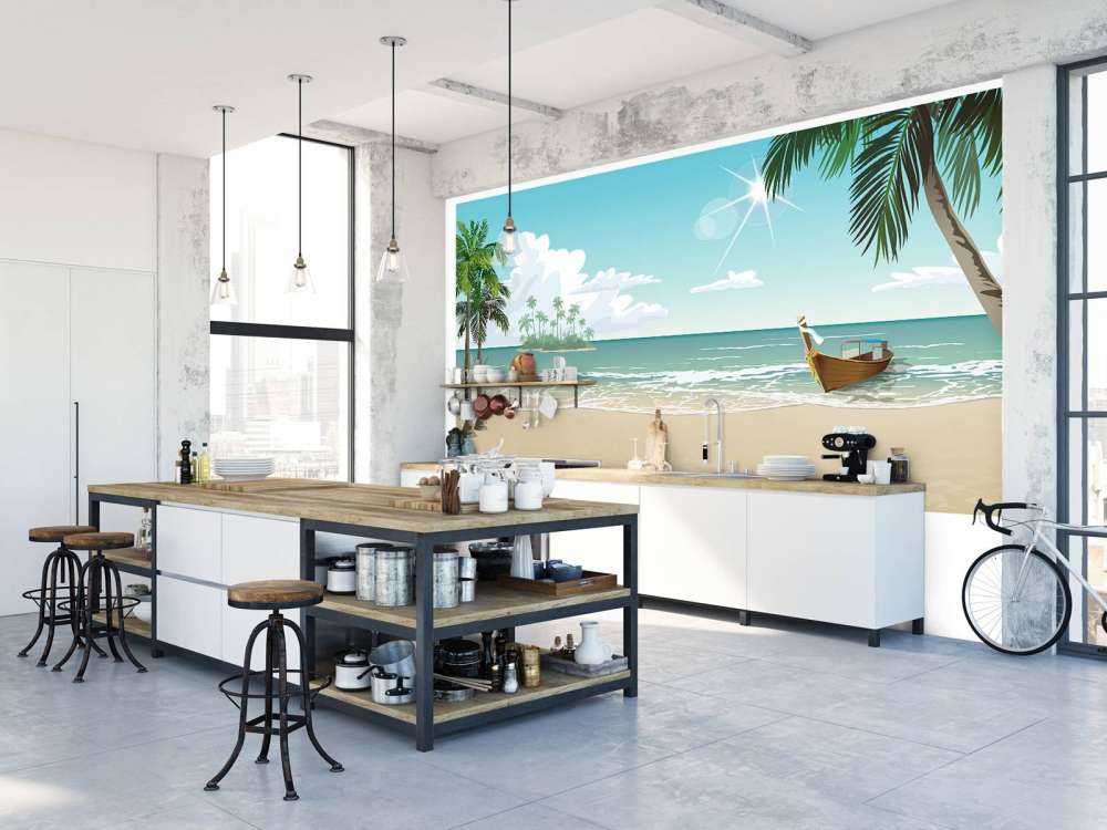 Plage bleue ensoleillée