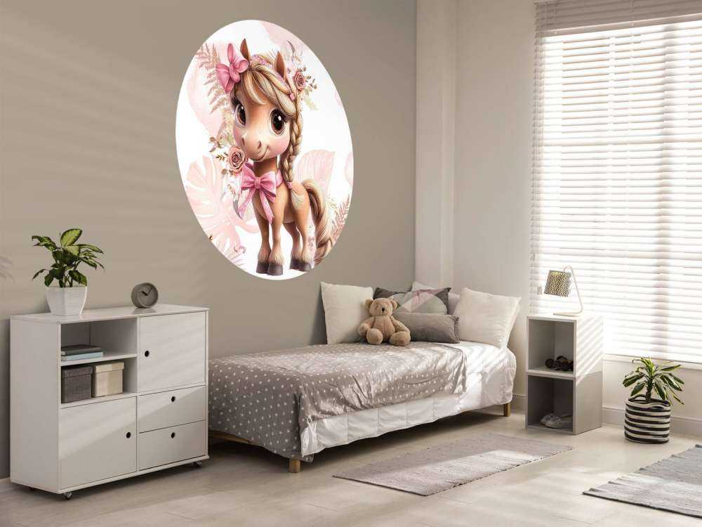 Poney élégant avec un nœud rose