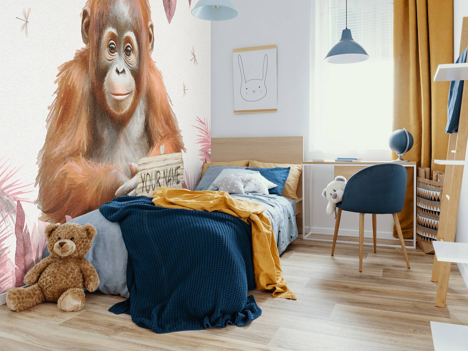 Jeune orang-outan dans la jungle rose