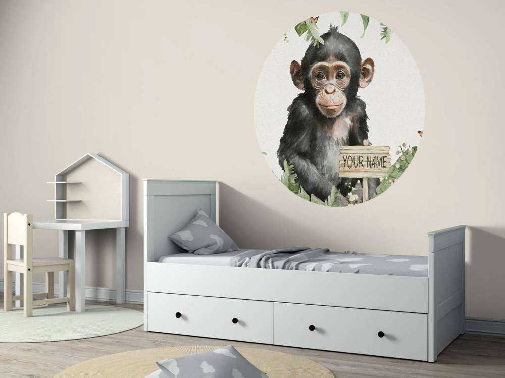 Bébé chimpanzé dans la jungle
