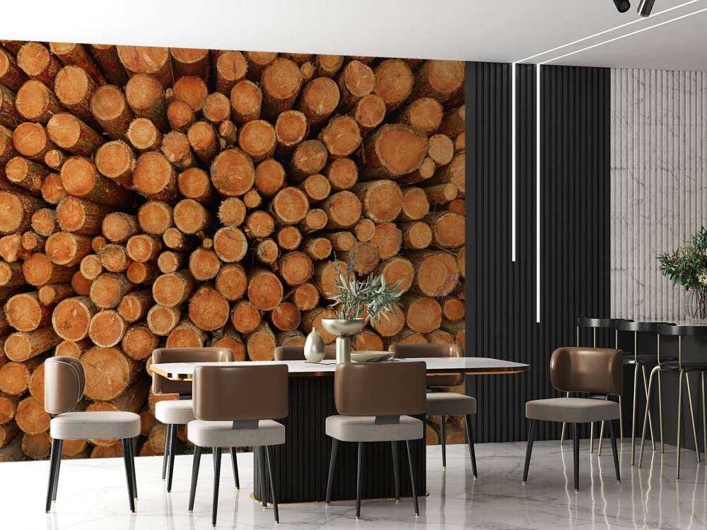 Pile de troncs d'arbres sombres