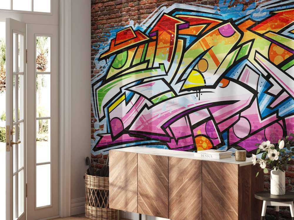Graffiti sur brique rouge