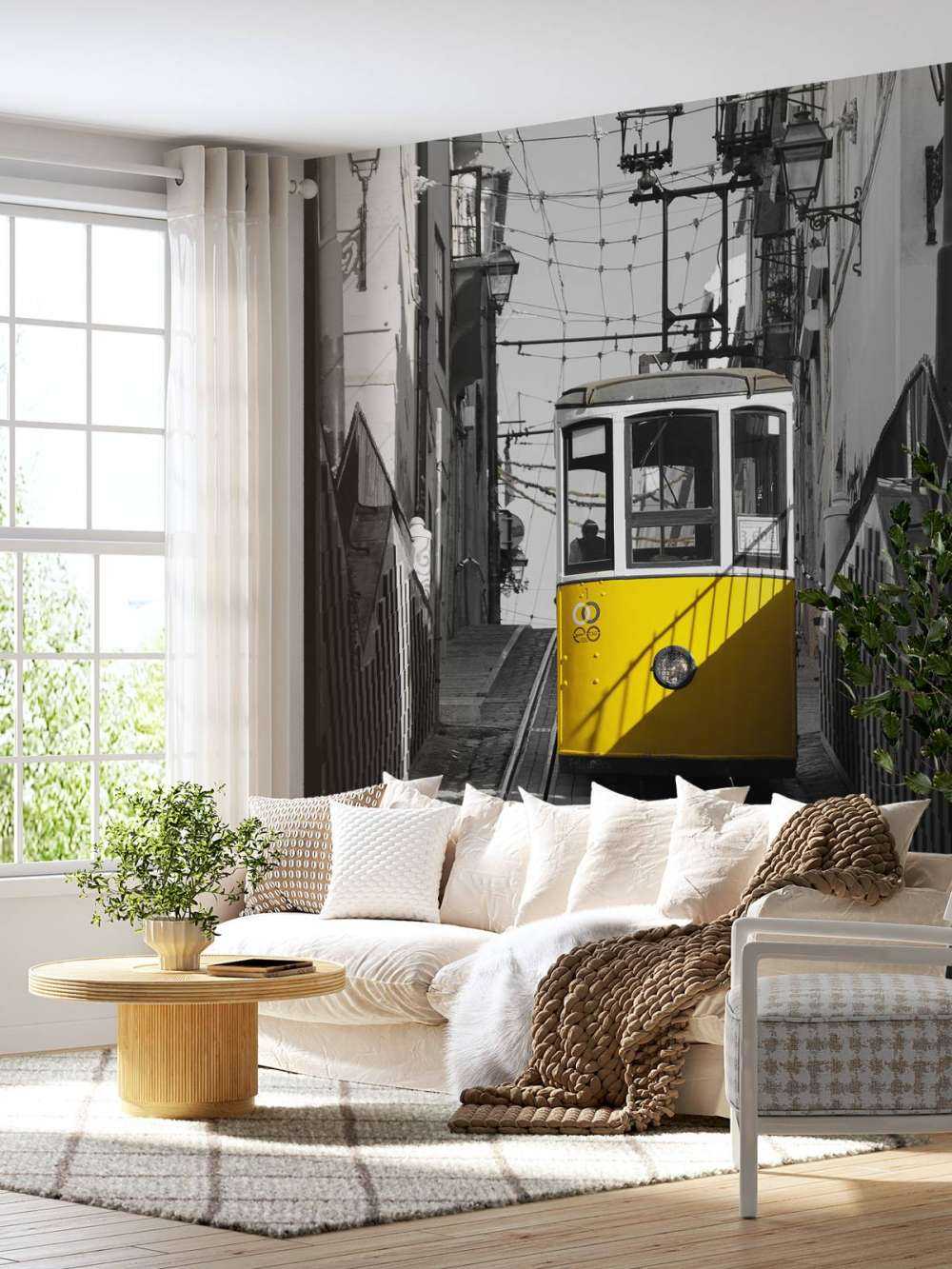 Tram noir blanc jaune