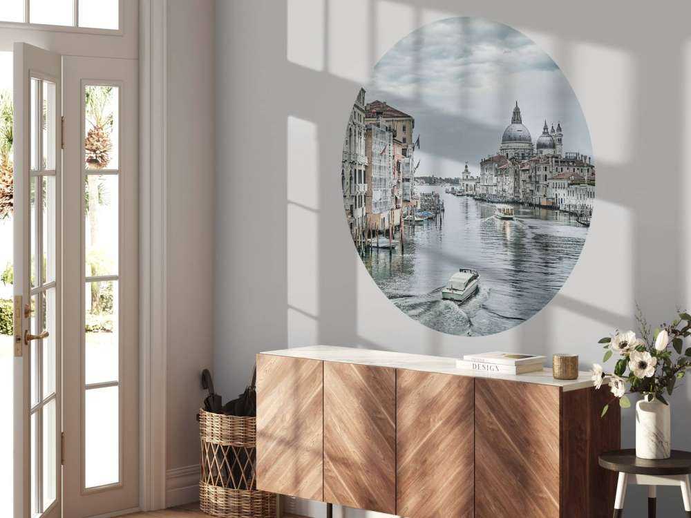 Canal avec des bateaux à Venise