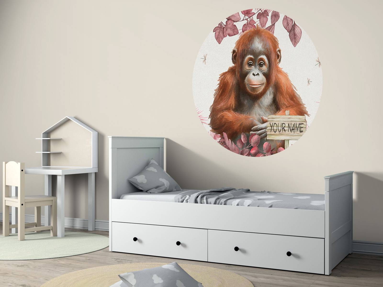 Jeune orang-outan dans la jungle rose