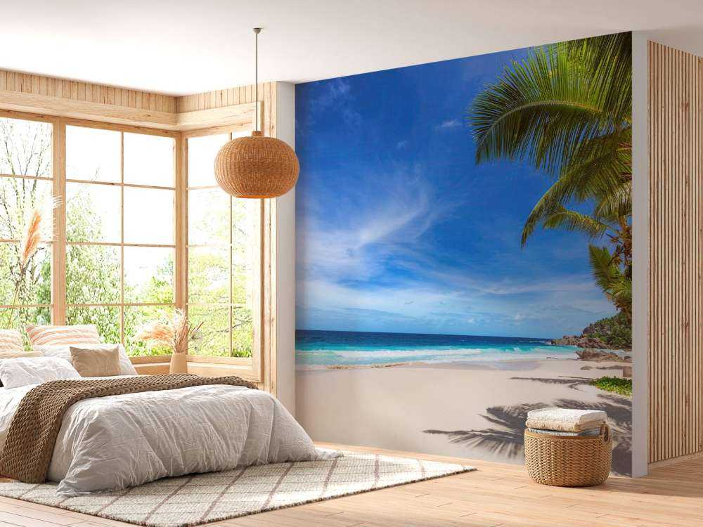 Plage tropicale avec palmier