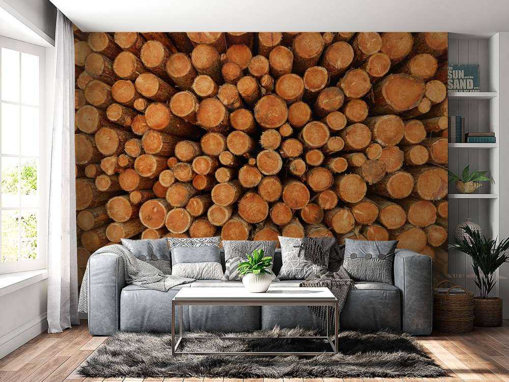 Pile de troncs d'arbres sombres