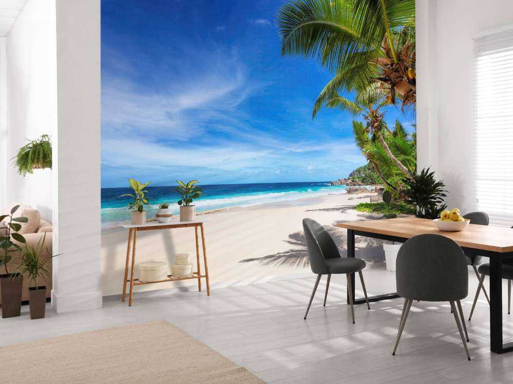 Plage tropicale avec palmier