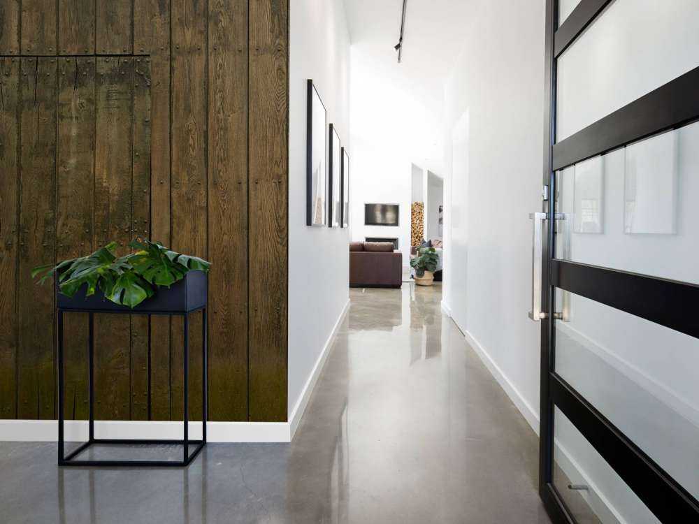 Mur en bois avec porte