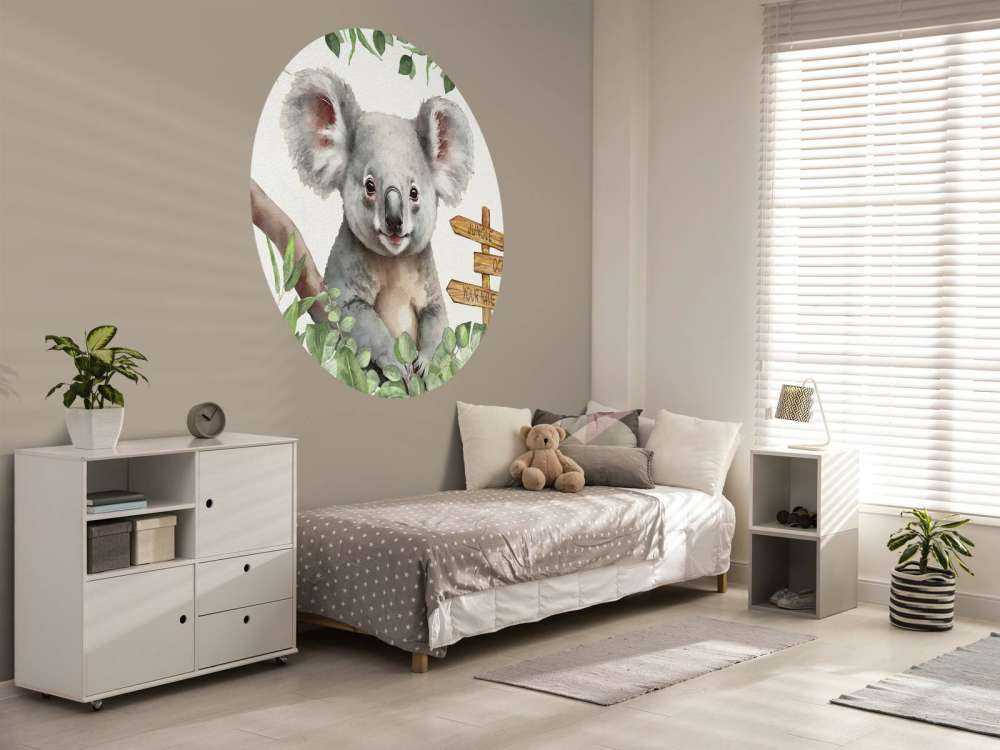 Bébé koala dans la jungle